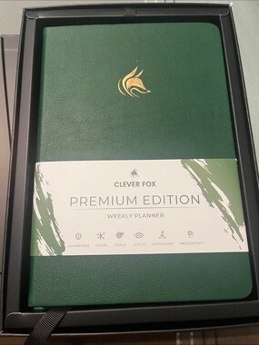 Clever Fox Premium Edition Weekly Planner - Green with Gold Logo